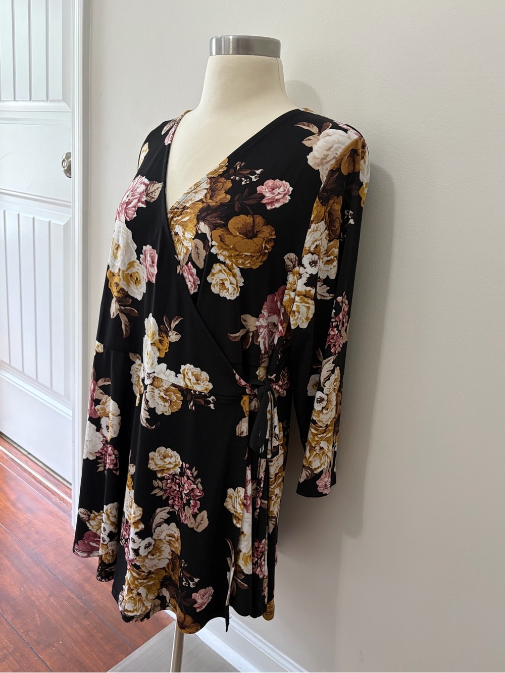 Torrid Black Floral Wrap Peplum Top 3/4 Sleeve 3X Floral Cottagecore - Picture 4 of 12